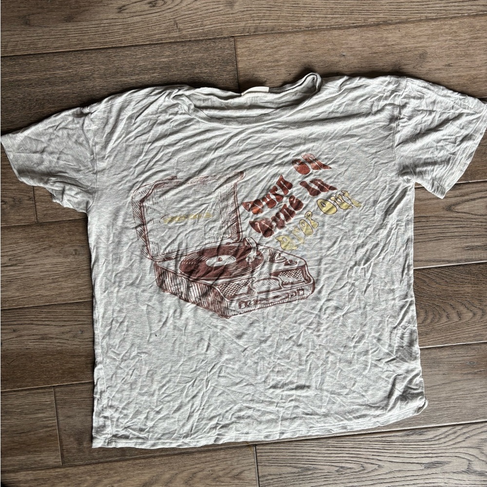 Set of 2 Graphic T-Shirts Size Small - Picture 5 of 7